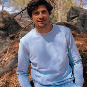 sweat-bleu-ciel-recycle-et-naturel-hero-fabrique-a-partir-de-fil-de-coton-100-bio-et-naturel-homme