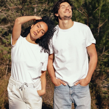 t-shirt-blanc-100-fibre-de-coton-naturelle-et-bio-unisexe-hero-fabrication-locale-francaise-duo