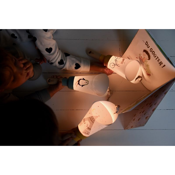 coffret-lampe-nomade-passe-partout-lapin-a-velo-polochon-et-compagnie-en-situation